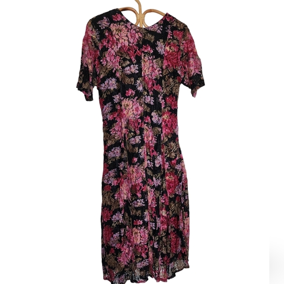 Vintage Nostalgia floral lace dress - Picture 3 of 12